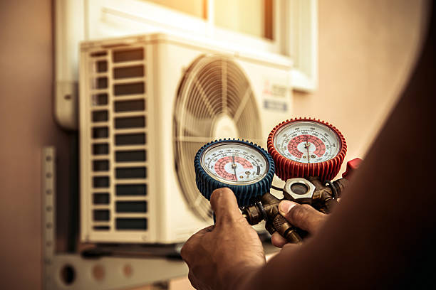 Professional Ac Installation technician working in Woodland, WA